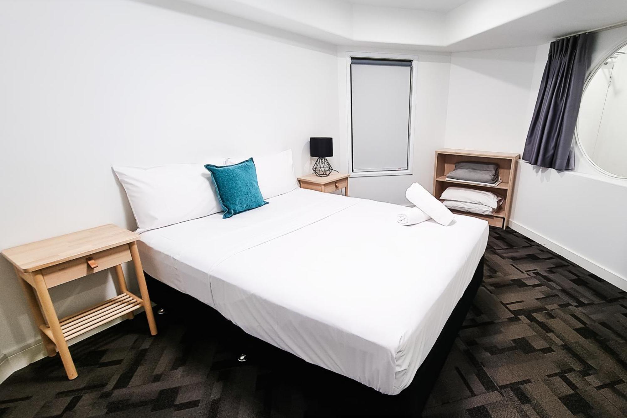 Tiki Hotel Apartments Surfers Paradise Gold Coast Exterior photo
