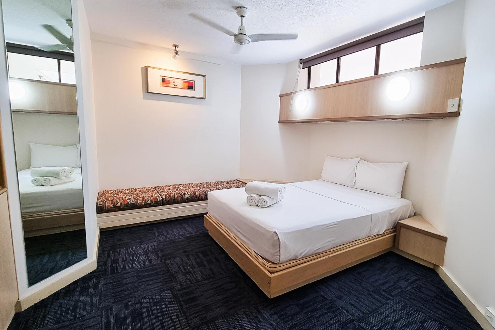 Tiki Hotel Apartments Surfers Paradise Gold Coast Exterior photo