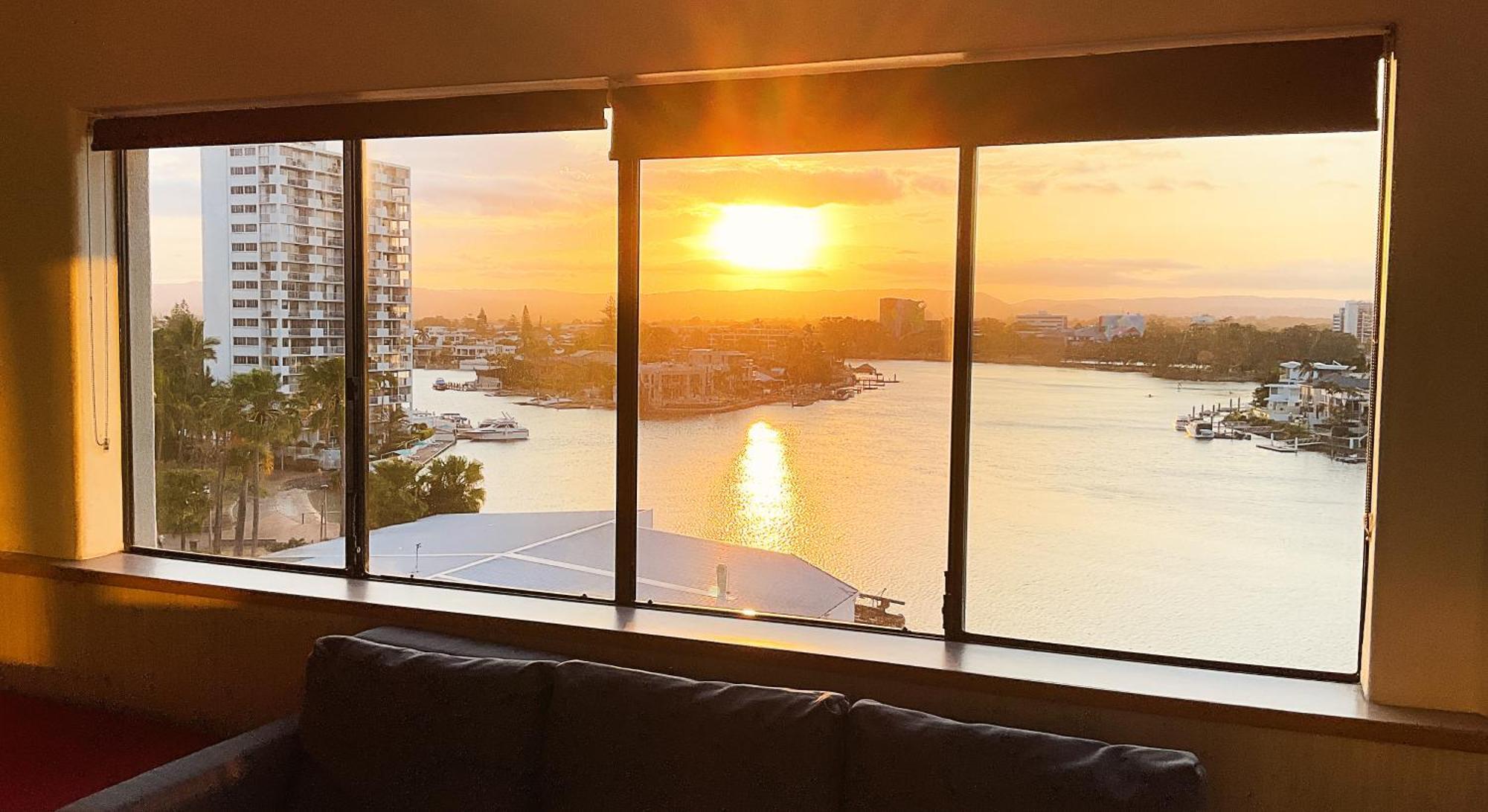 Tiki Hotel Apartments Surfers Paradise Gold Coast Exterior photo