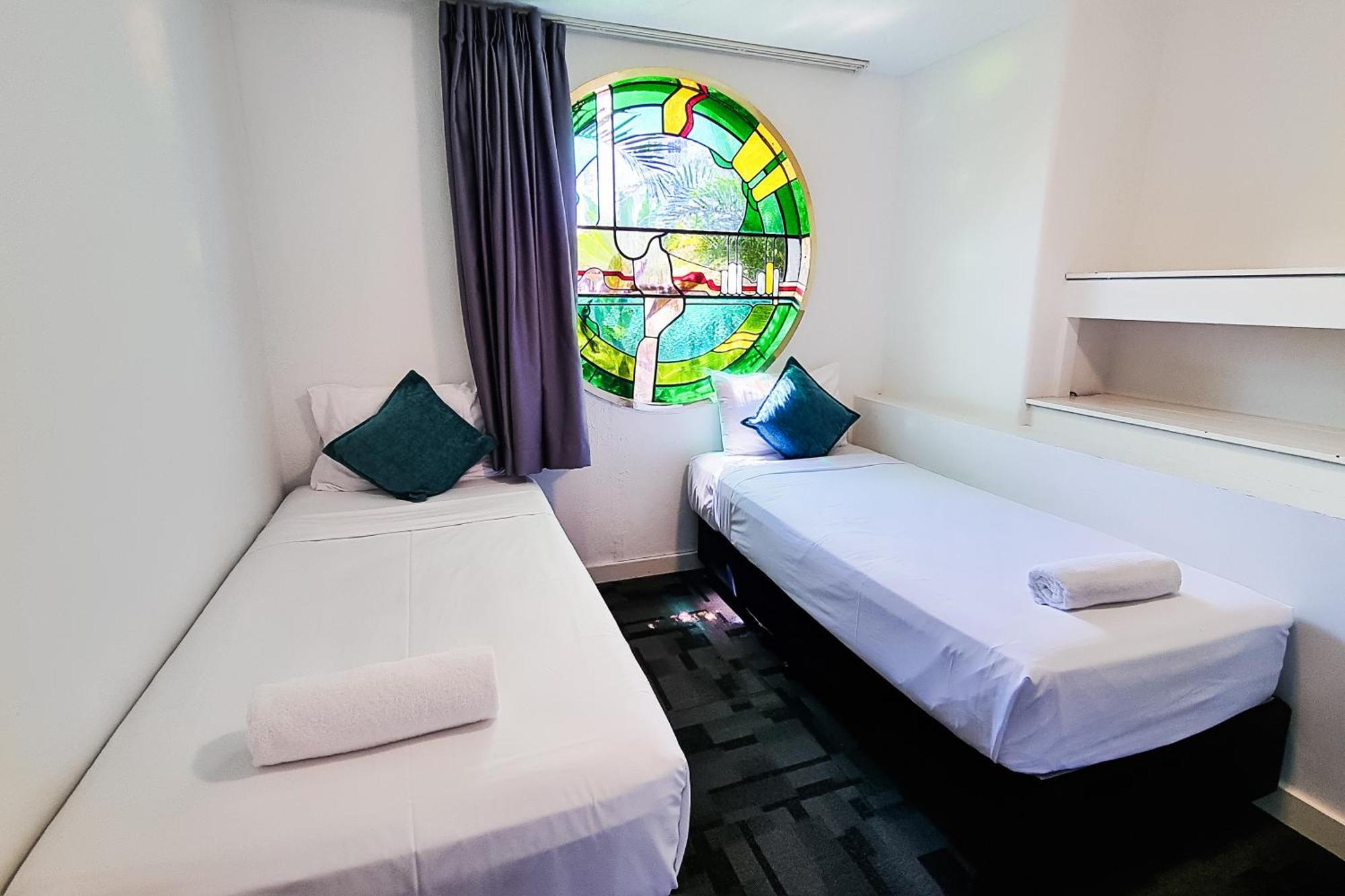 Tiki Hotel Apartments Surfers Paradise Gold Coast Exterior photo