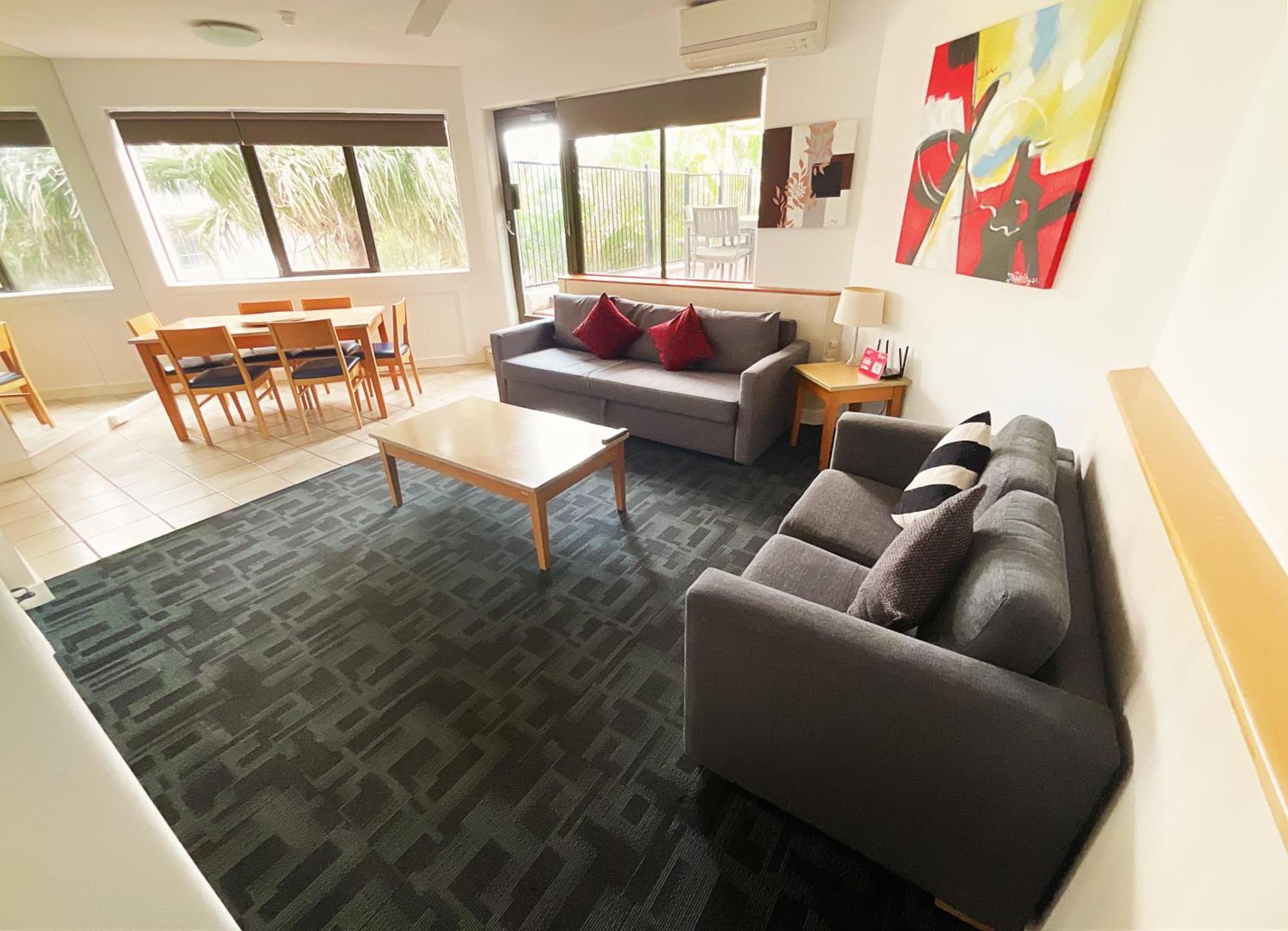 Tiki Hotel Apartments Surfers Paradise Gold Coast Exterior photo