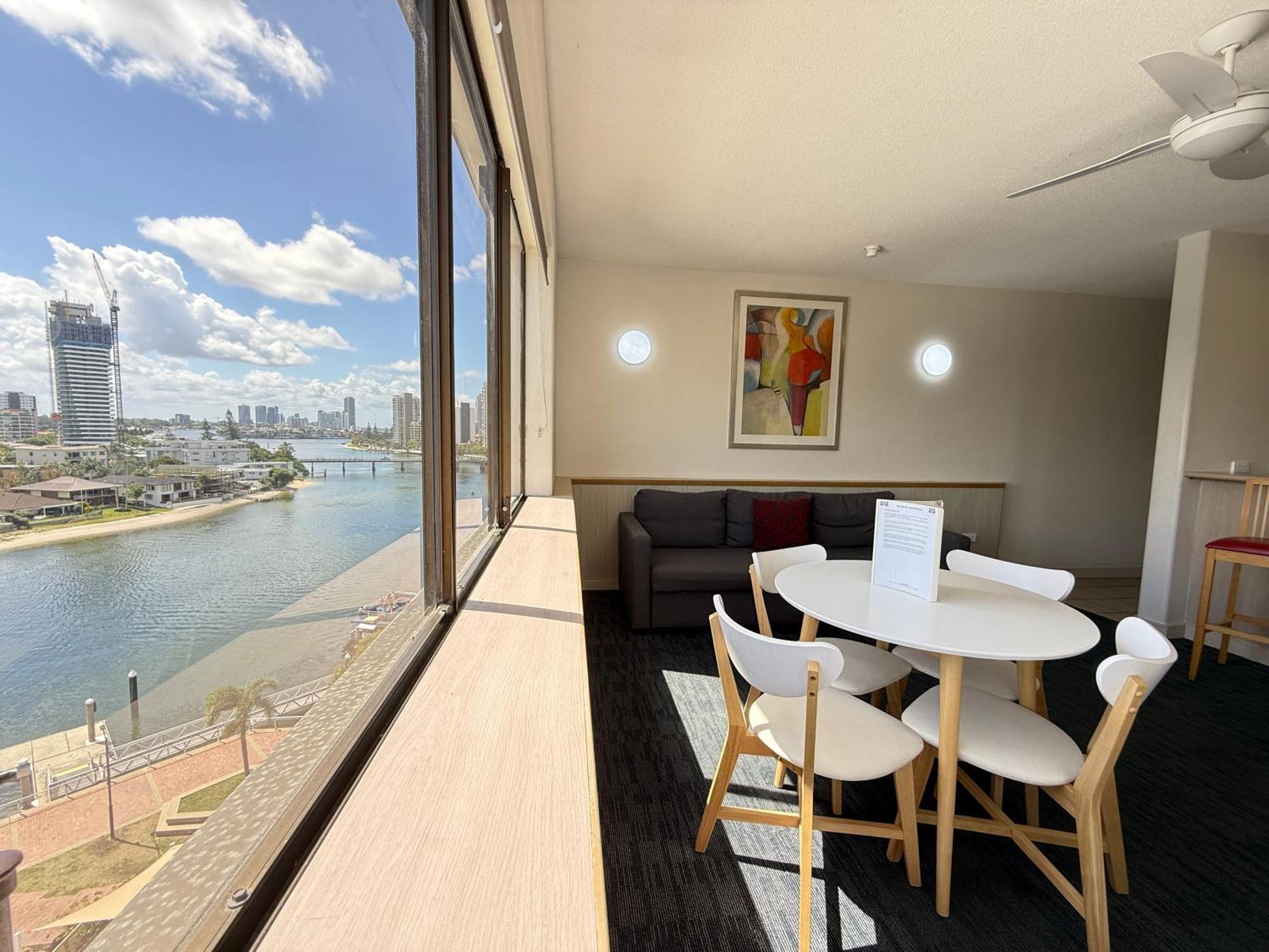 Tiki Hotel Apartments Surfers Paradise Gold Coast Exterior photo