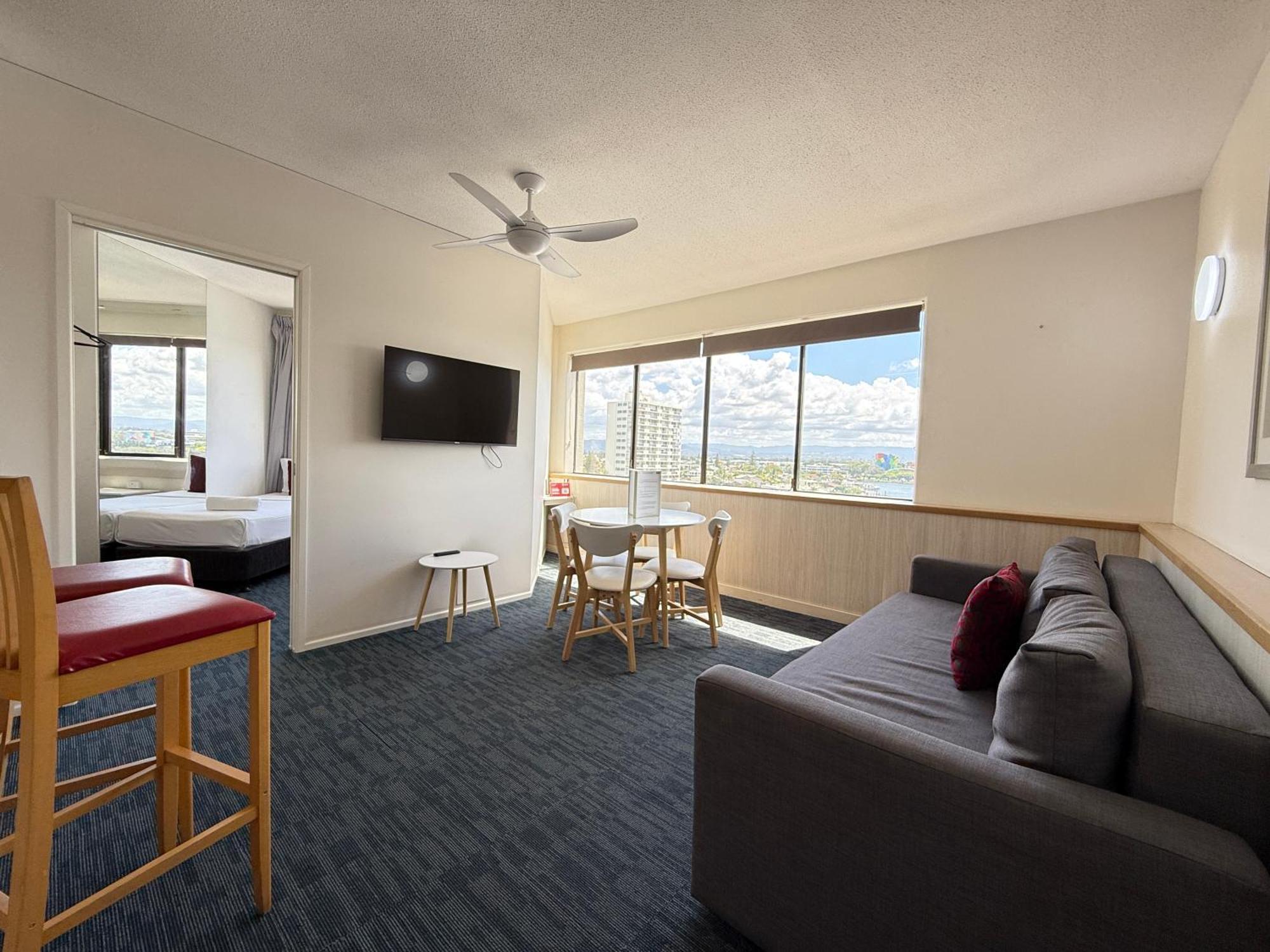 Tiki Hotel Apartments Surfers Paradise Gold Coast Exterior photo