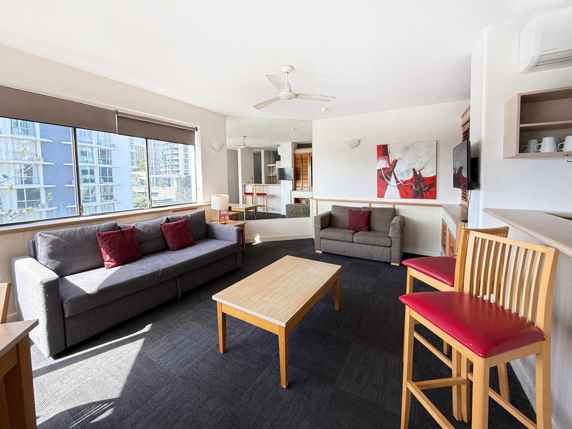 Tiki Hotel Apartments Surfers Paradise Gold Coast Exterior photo