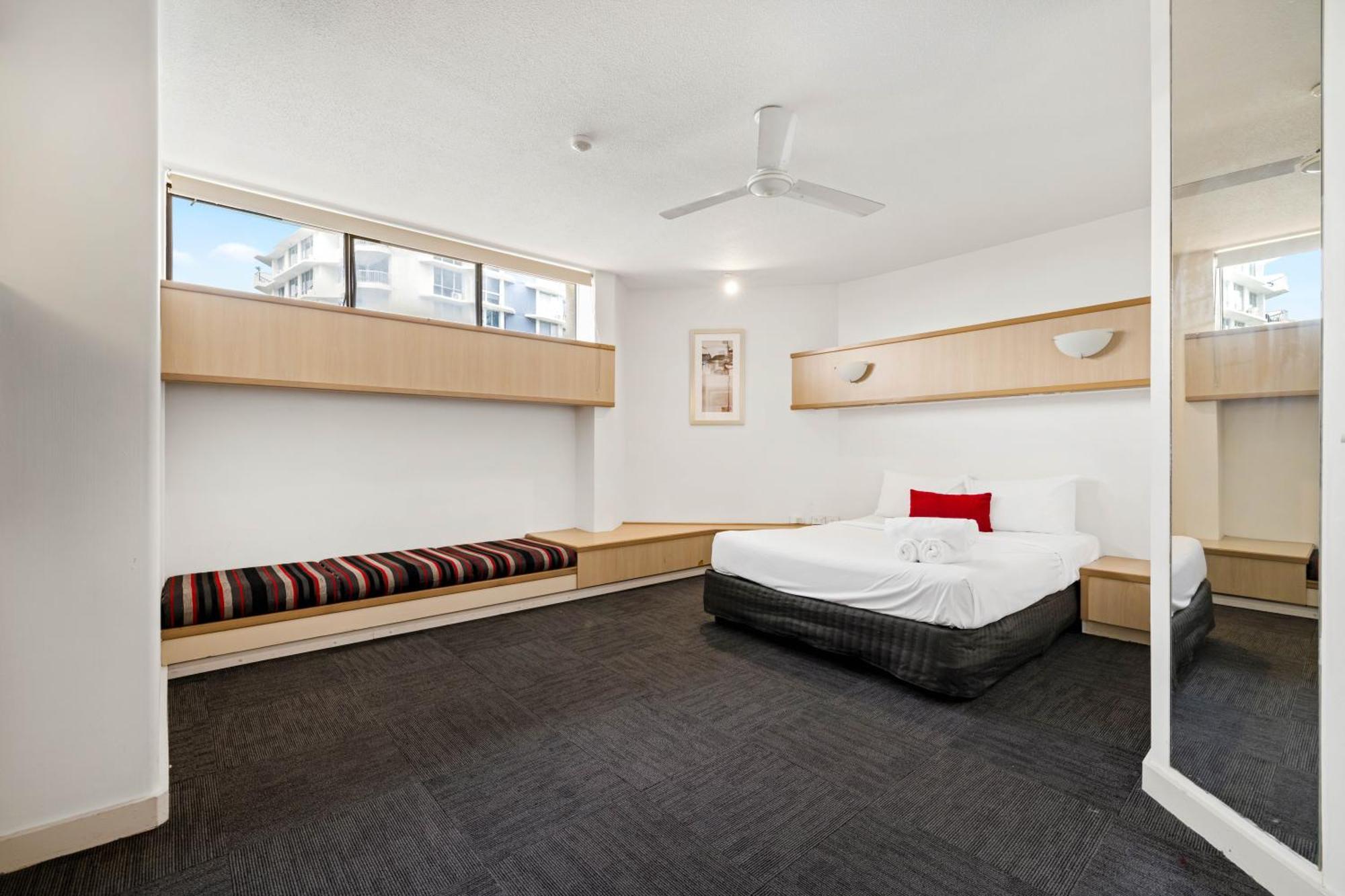 Tiki Hotel Apartments Surfers Paradise Gold Coast Exterior photo