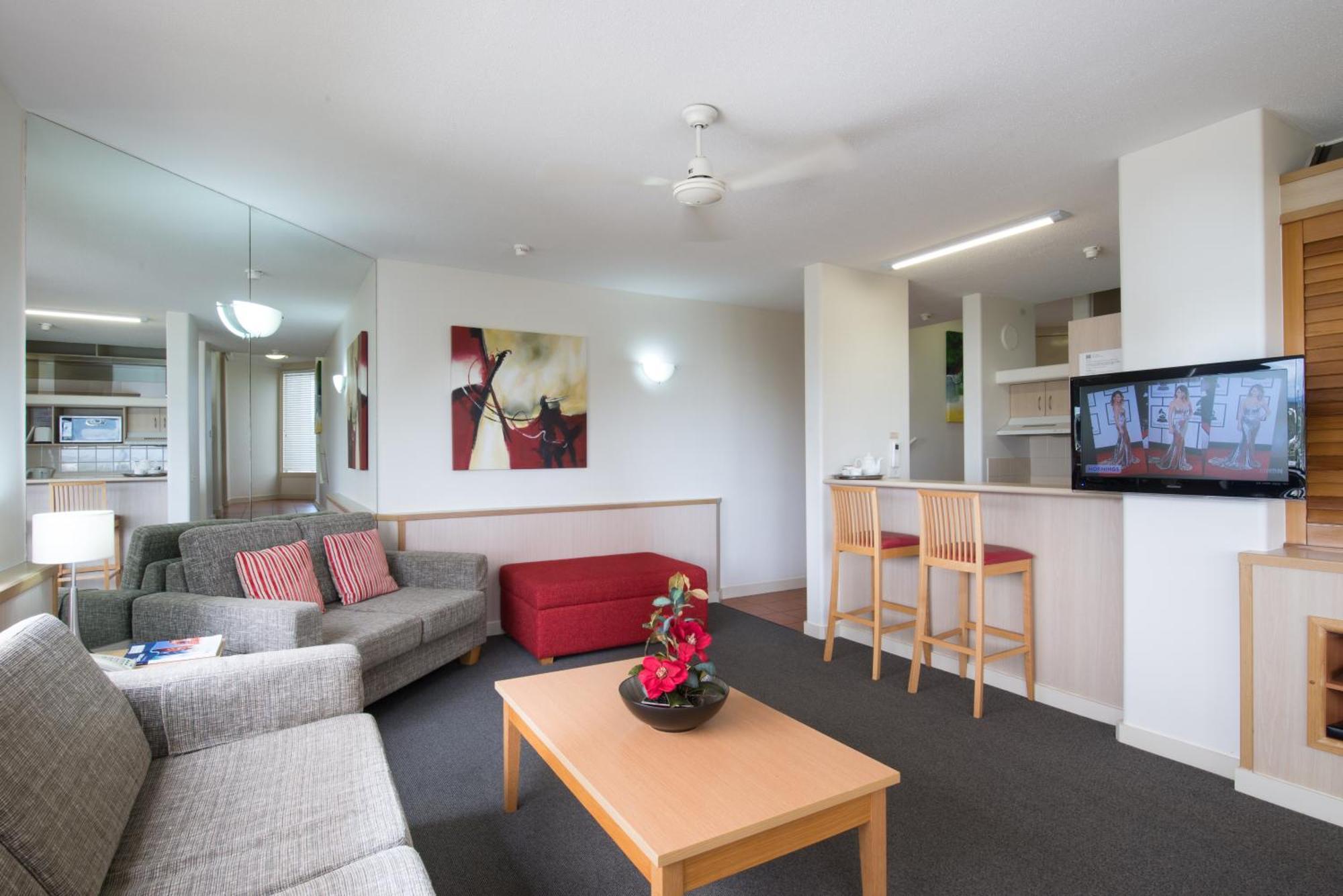 Tiki Hotel Apartments Surfers Paradise Gold Coast Exterior photo