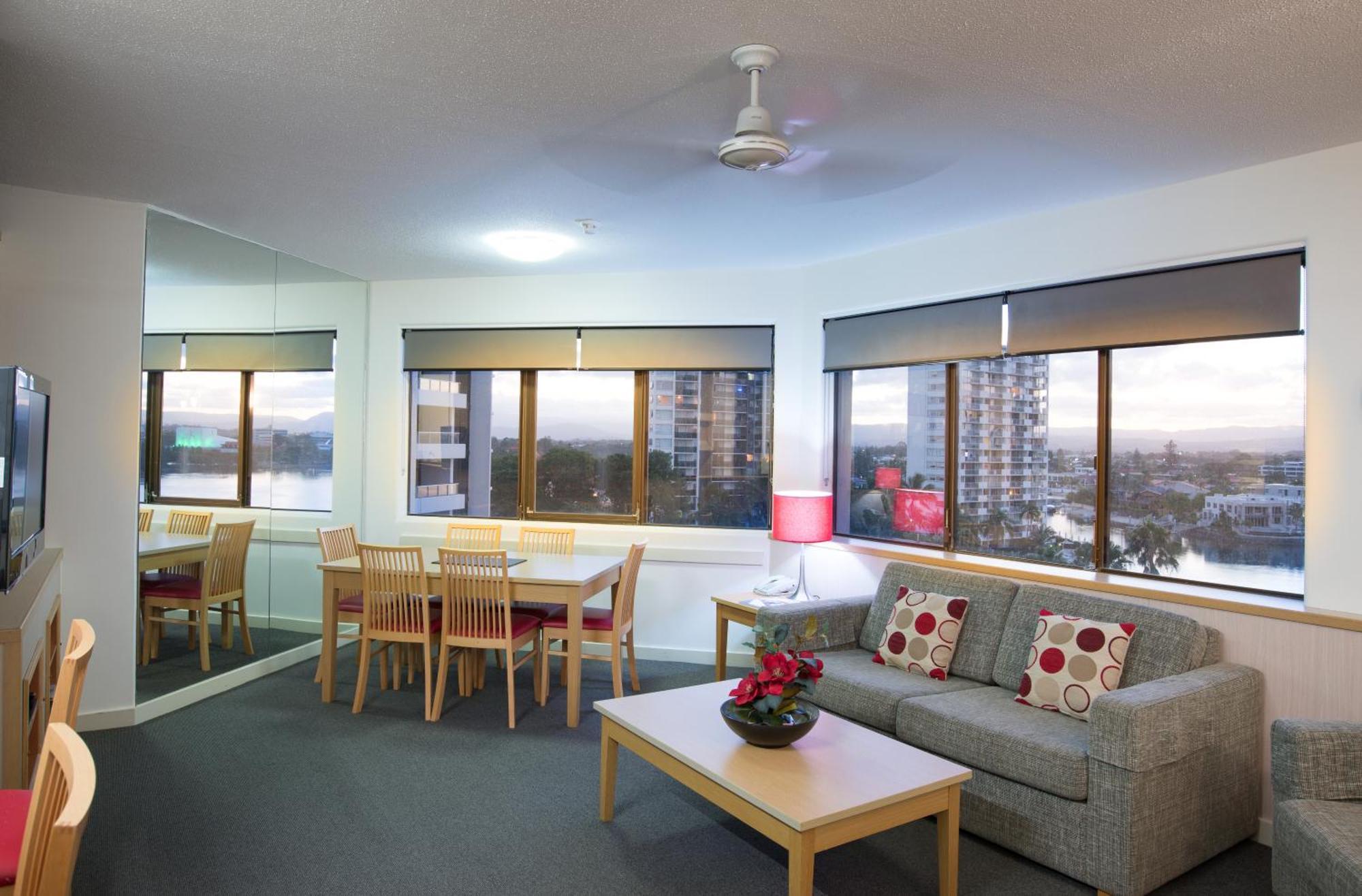 Tiki Hotel Apartments Surfers Paradise Gold Coast Exterior photo