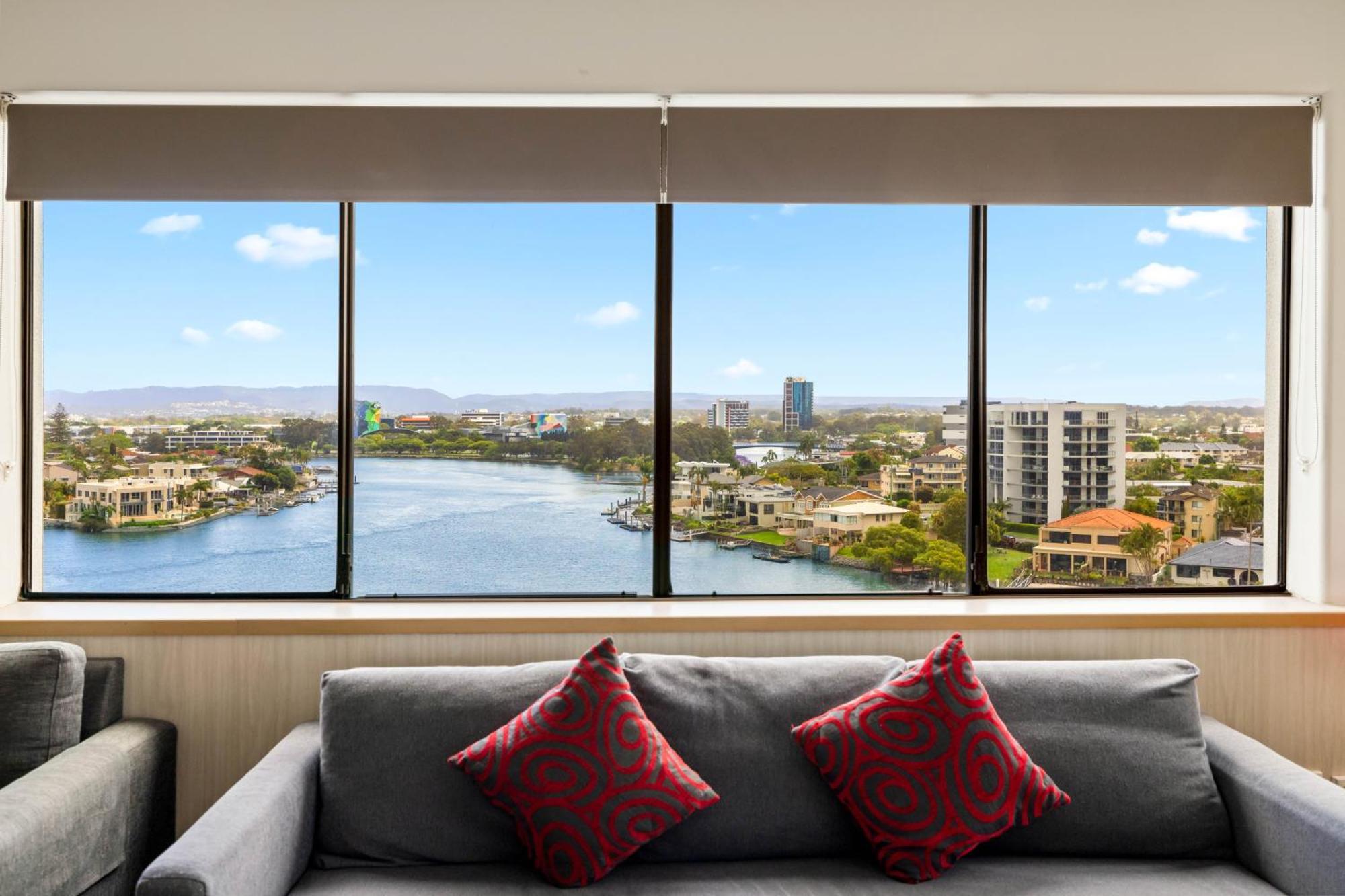 Tiki Hotel Apartments Surfers Paradise Gold Coast Exterior photo