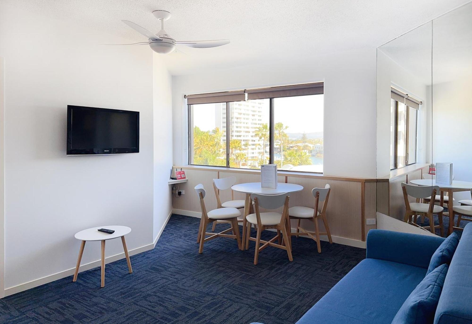 Tiki Hotel Apartments Surfers Paradise Gold Coast Exterior photo
