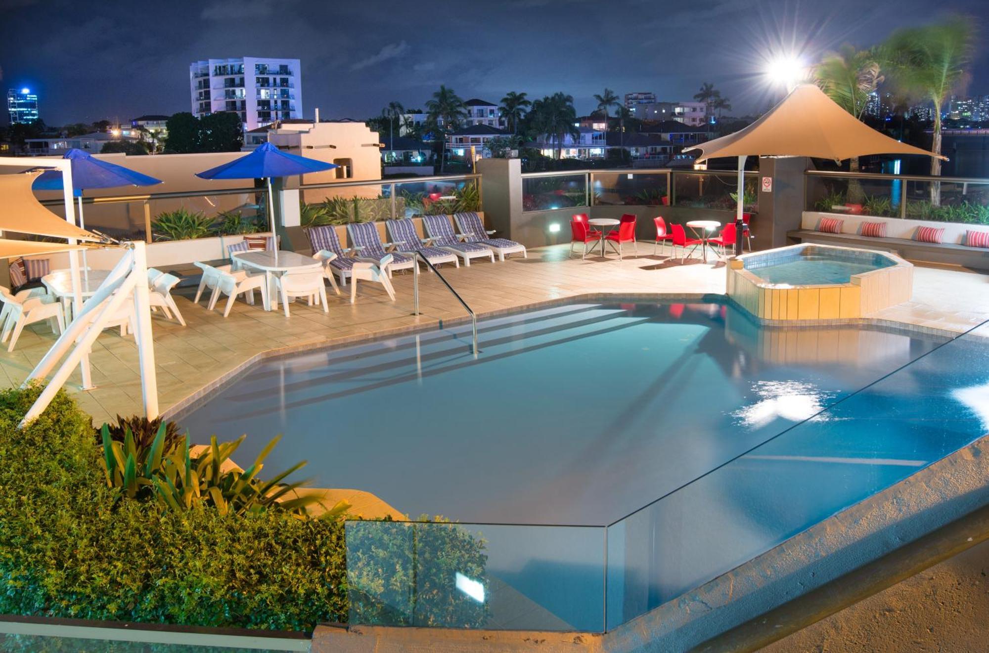 Tiki Hotel Apartments Surfers Paradise Gold Coast Exterior photo