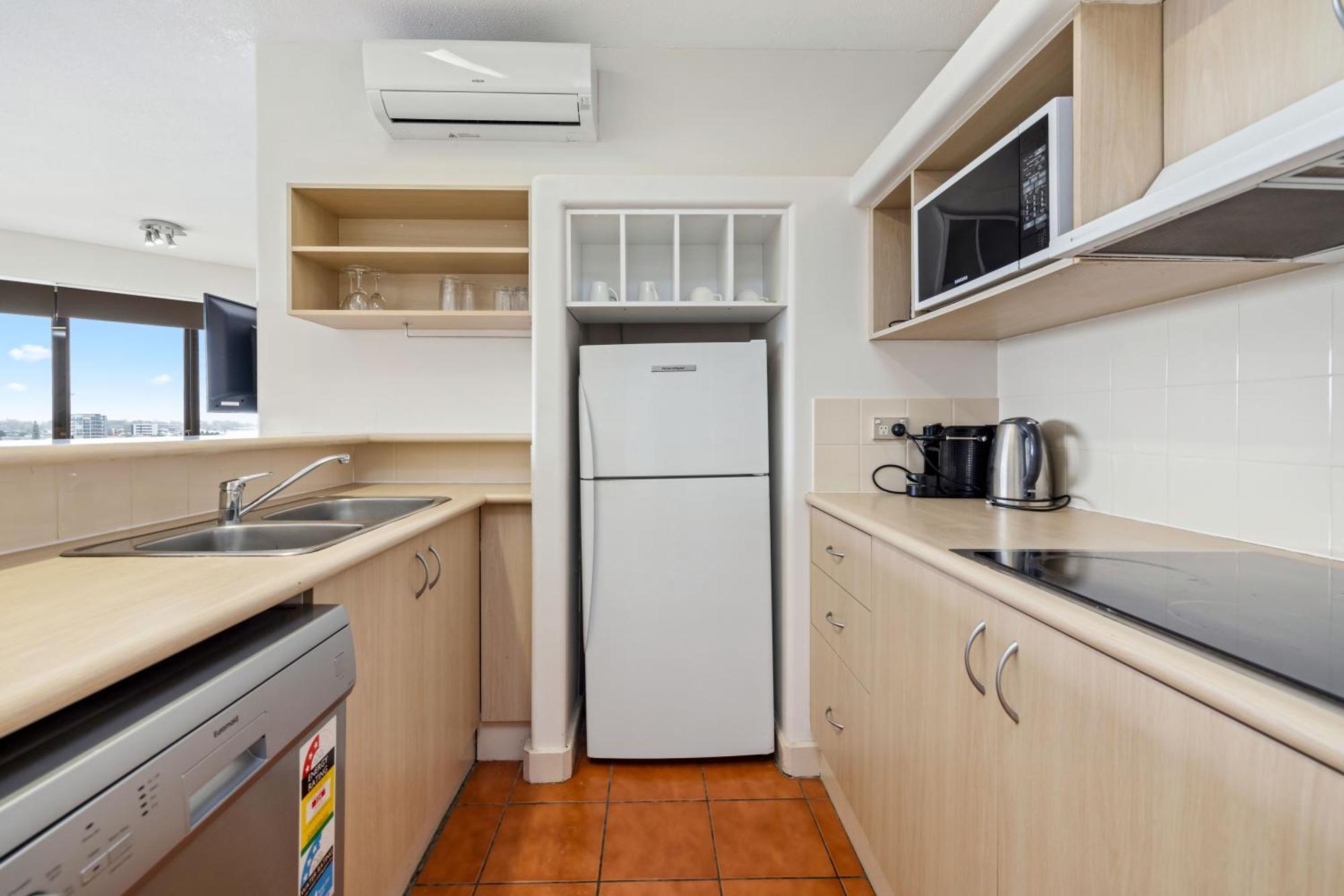 Tiki Hotel Apartments Surfers Paradise Gold Coast Exterior photo