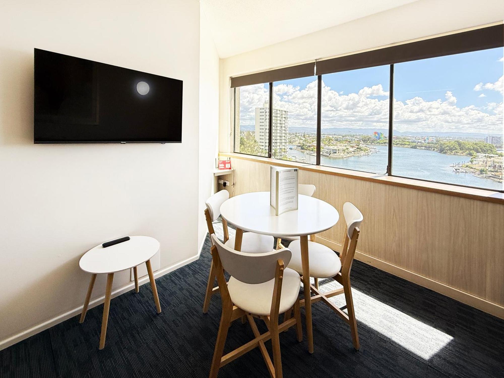 Tiki Hotel Apartments Surfers Paradise Gold Coast Exterior photo