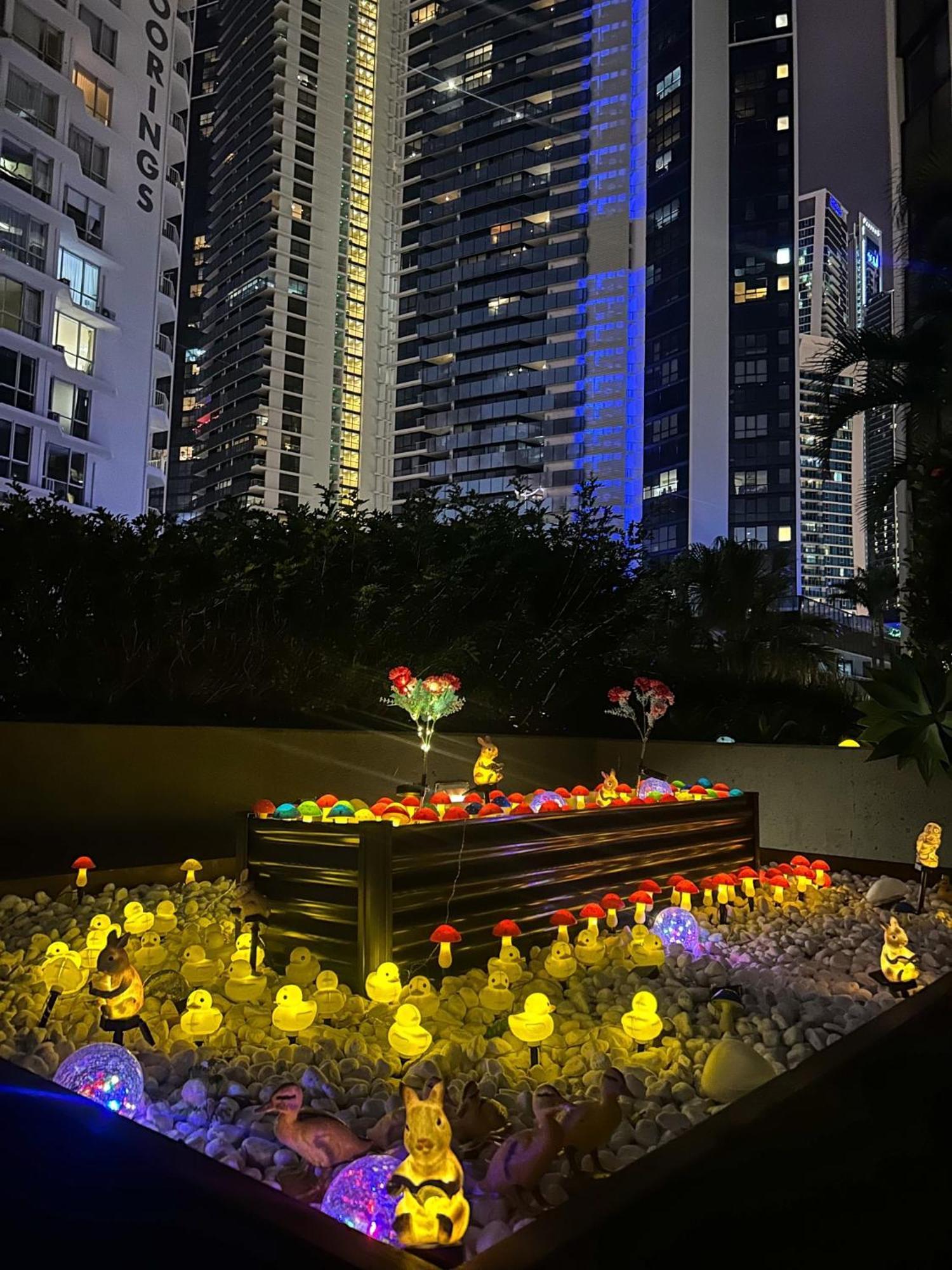 Tiki Hotel Apartments Surfers Paradise Gold Coast Exterior photo
