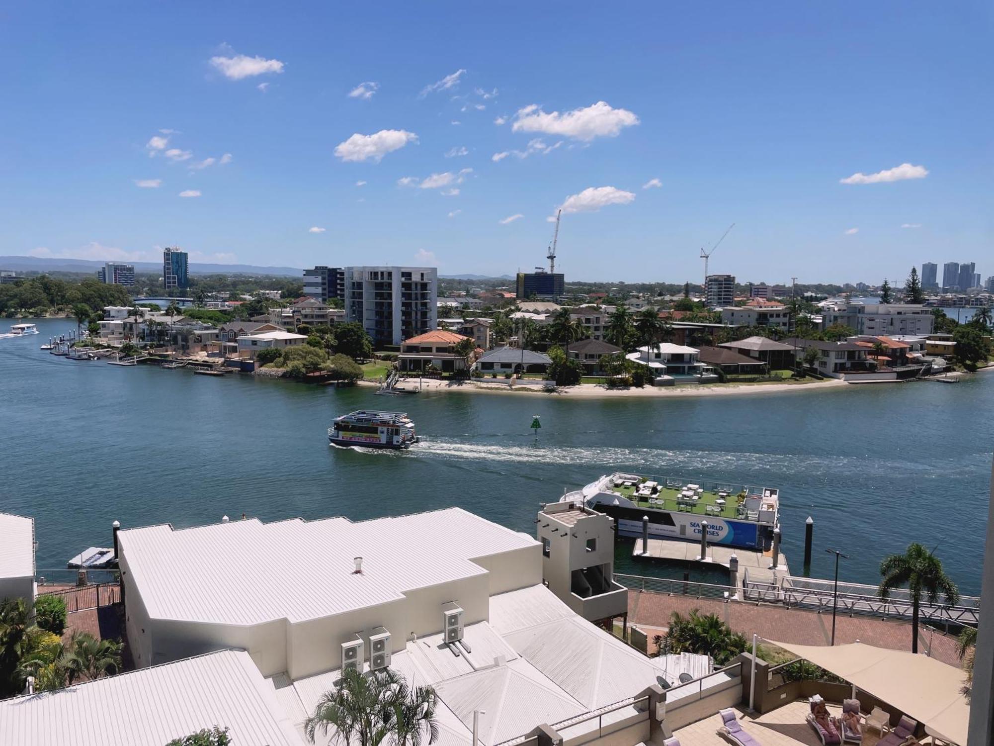 Tiki Hotel Apartments Surfers Paradise Gold Coast Exterior photo