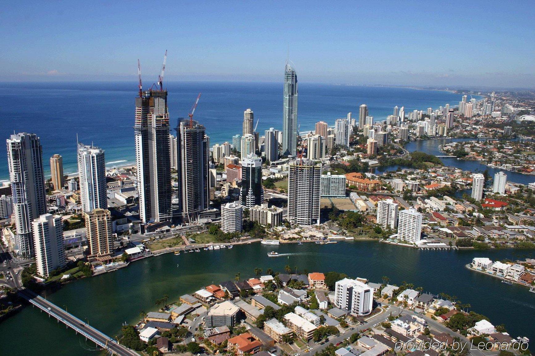 Tiki Hotel Apartments Surfers Paradise Gold Coast Exterior photo