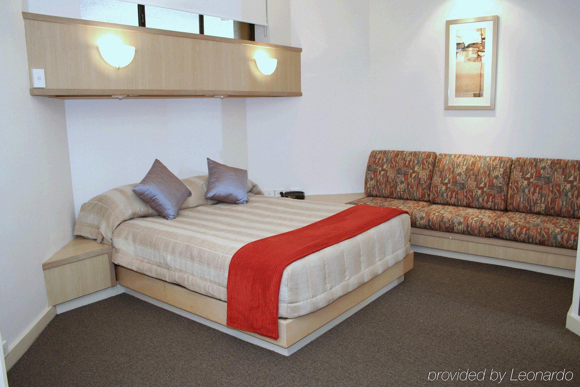 Tiki Hotel Apartments Surfers Paradise Gold Coast Exterior photo