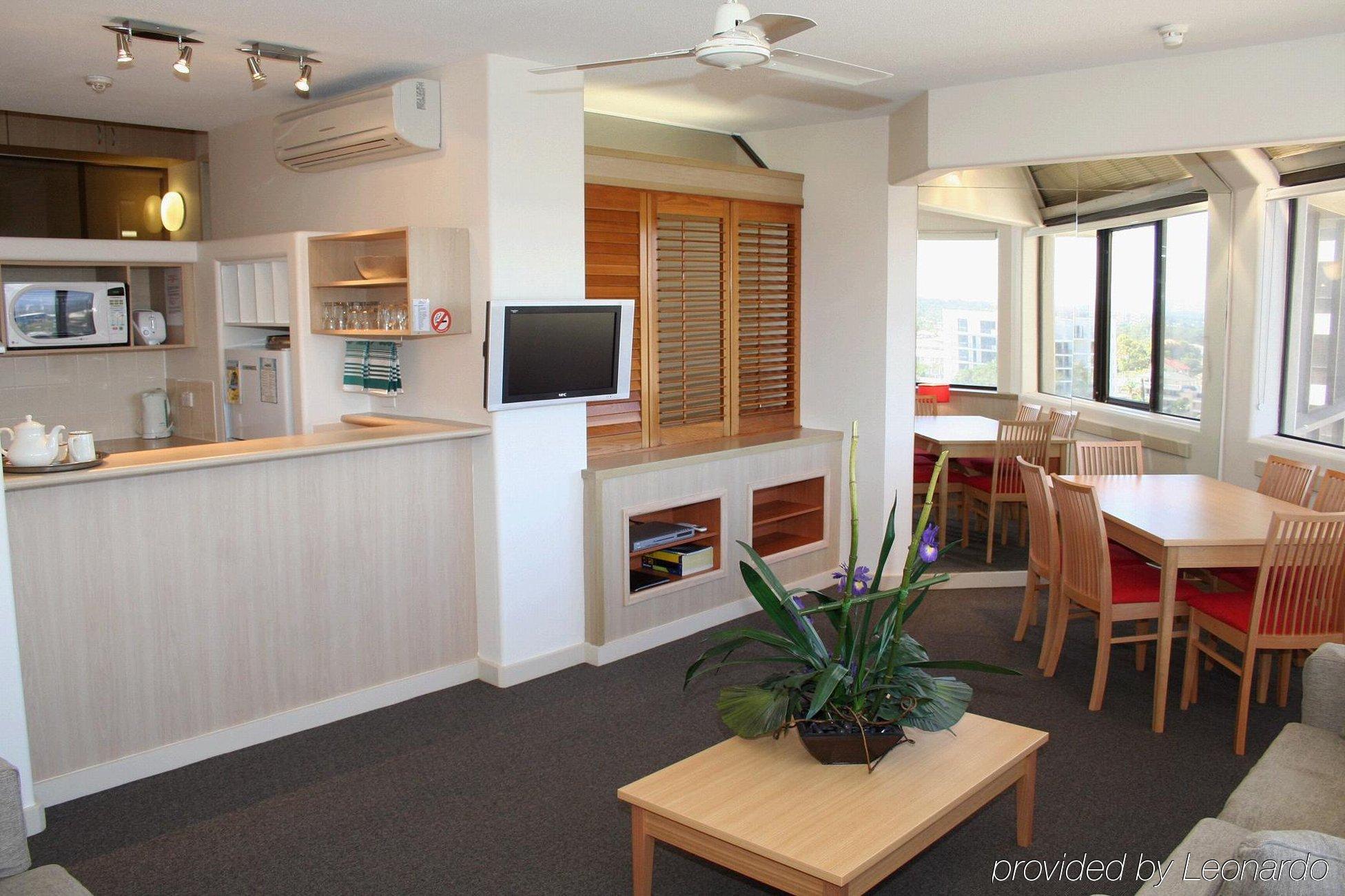 Tiki Hotel Apartments Surfers Paradise Gold Coast Exterior photo