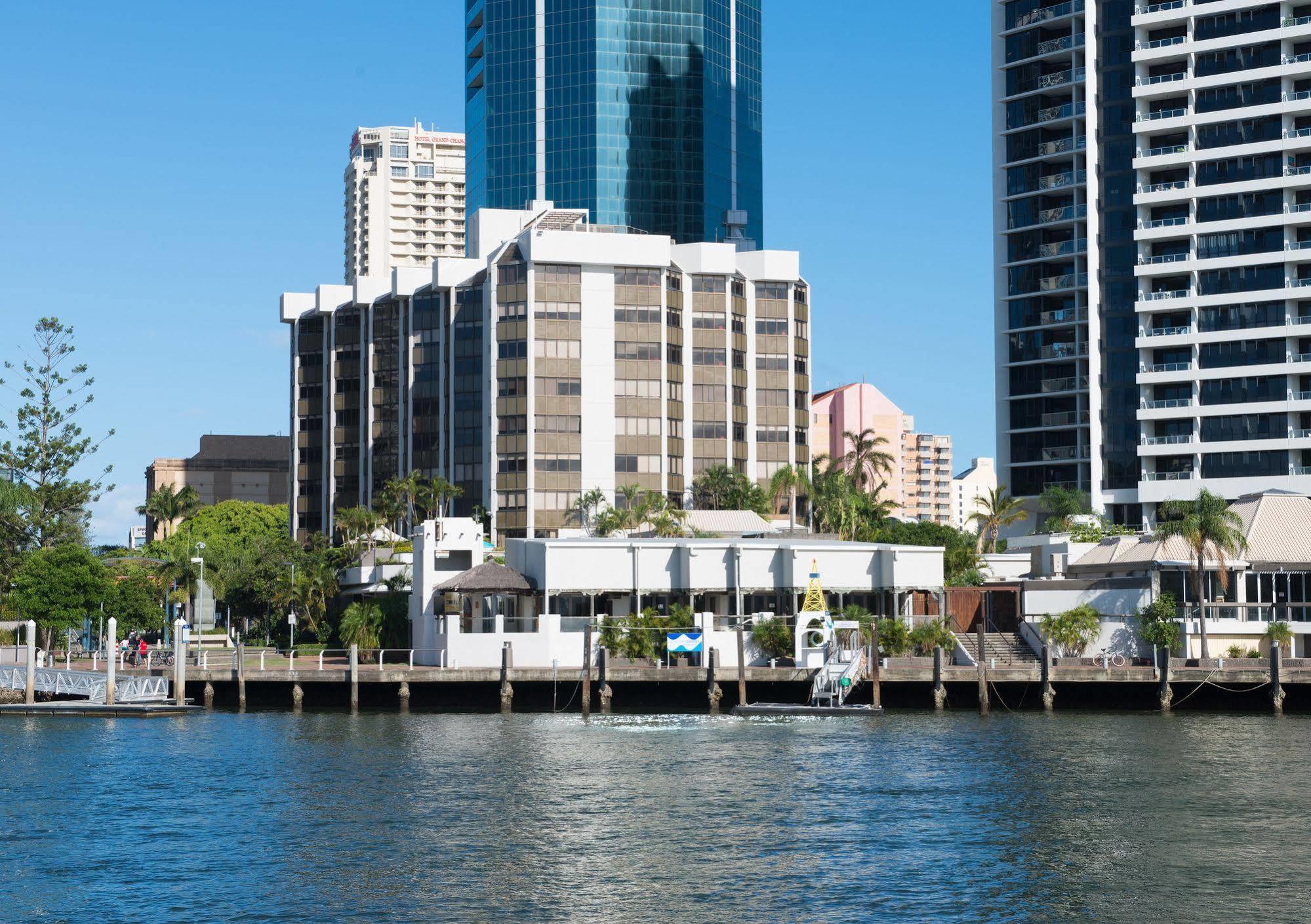Tiki Hotel Apartments Surfers Paradise Gold Coast Exterior photo