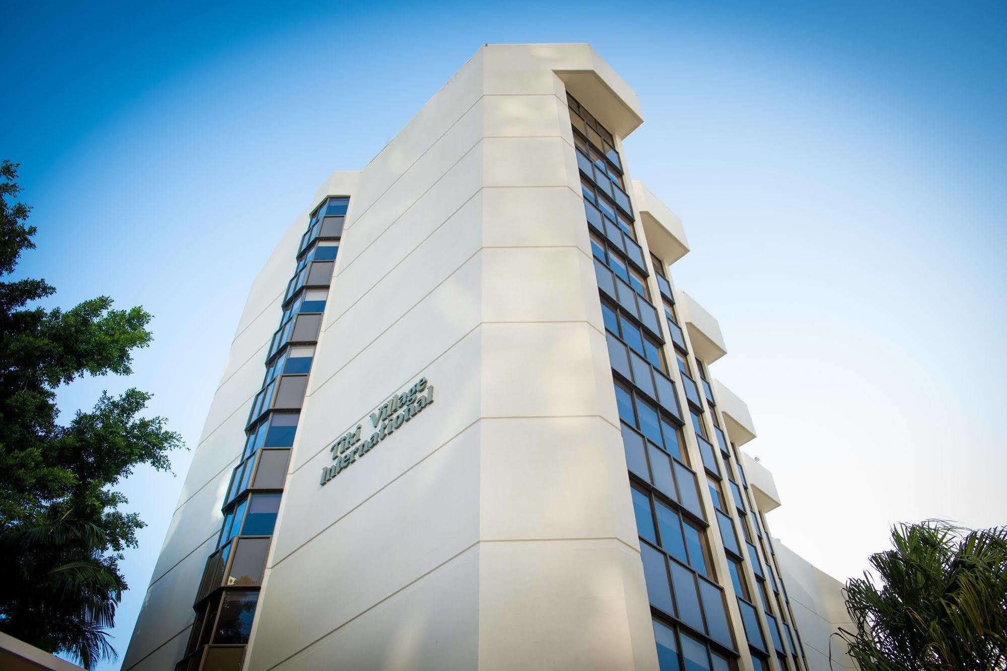 Tiki Hotel Apartments Surfers Paradise Gold Coast Exterior photo