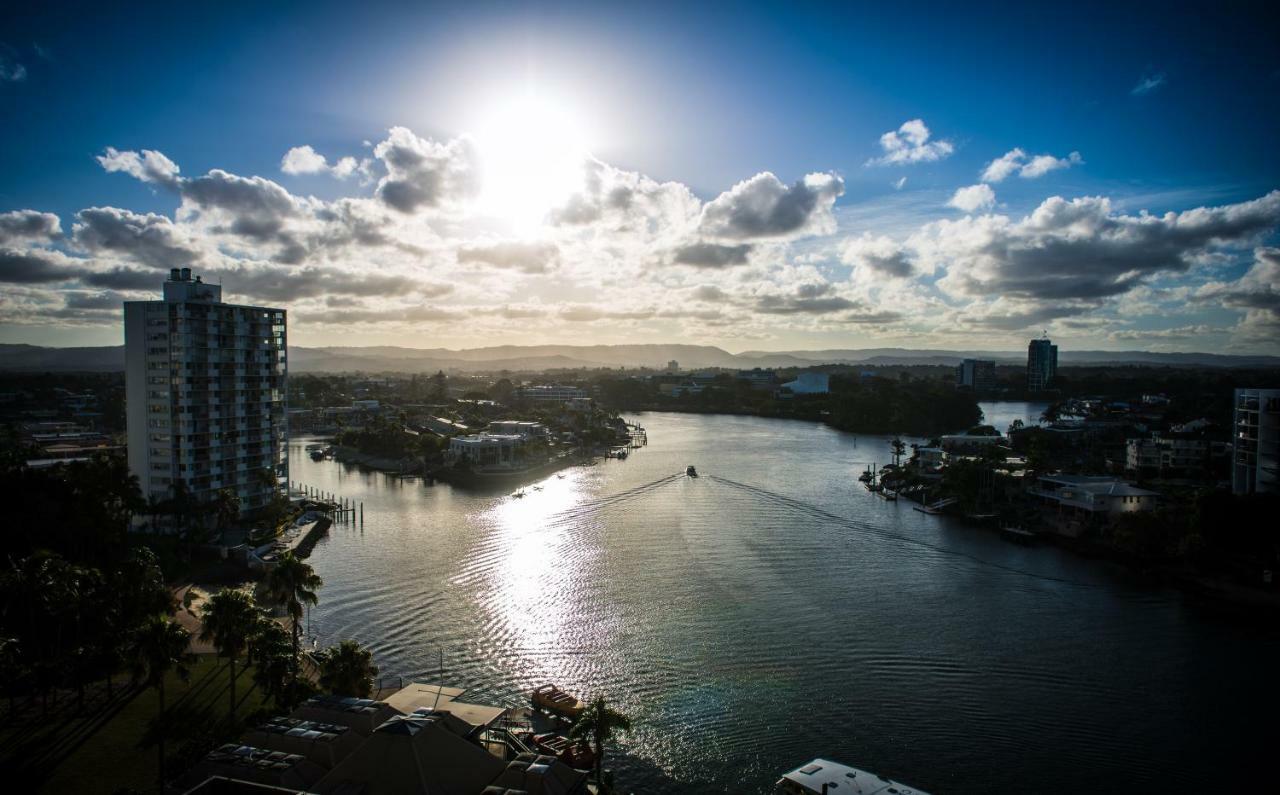 Tiki Hotel Apartments Surfers Paradise Gold Coast Exterior photo